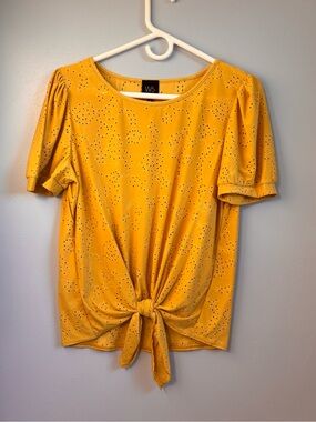 W5 Mustard Yellow Eyelet Tie-Front Women's Top. Sizes M L Xl